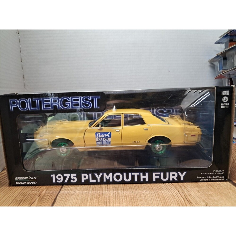 Greenlight 1/24 Green Machine Chase 1975 Plymouth Fury Taxi Poltergeist Movie